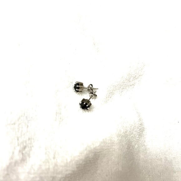 Dark red ruby or garnet stone - Picture 2 of 2